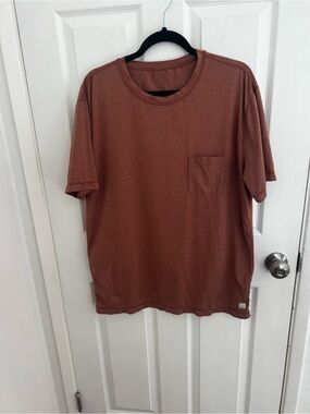 Vuori‎ Short Sleeve Pocket Tee in Rust